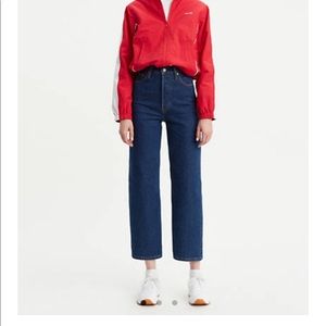 Levi’s Ribcage Straight Dark Wash Size 28